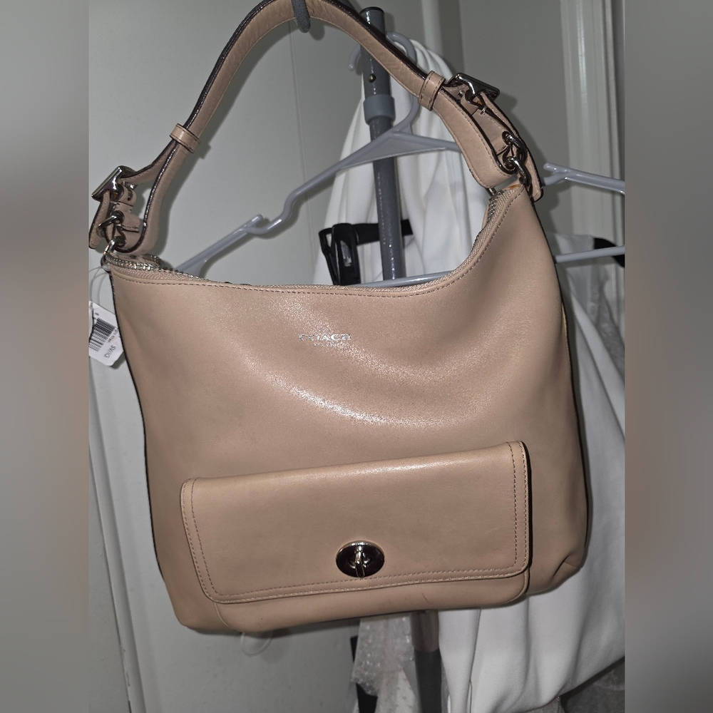 Coach Tan Leather Shoulder Bag. Has Adjustable Straps. NWT